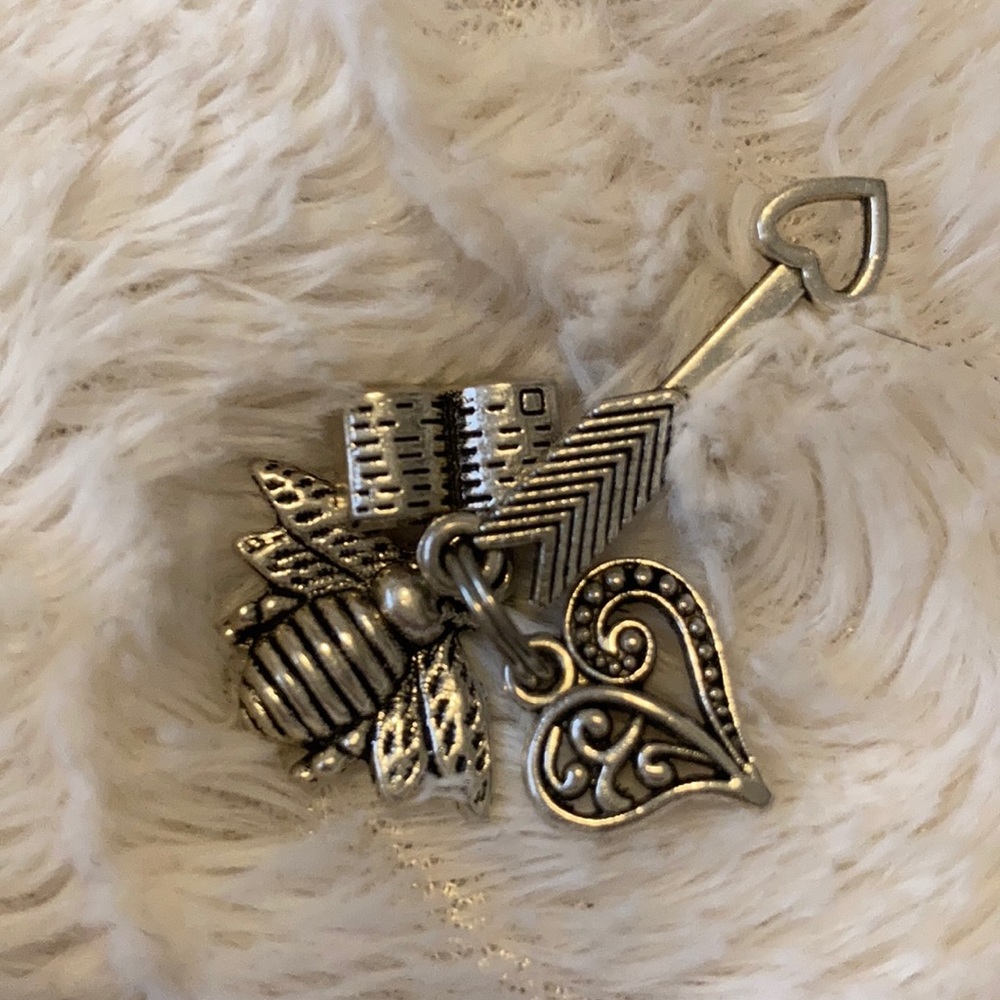 Necklace/bracelet charms